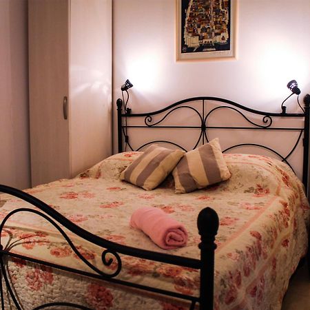 Guesthouse Kamarin โปเมนา ภายนอก รูปภาพ