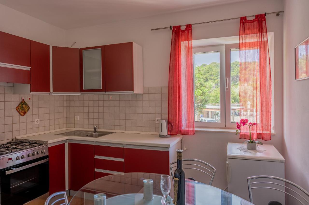 Guesthouse Kamarin โปเมนา ภายนอก รูปภาพ
